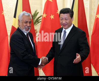 Pechino, Cina. 8 apr, 2014. Il presidente cinese Xi Jinping (R) soddisfa con Timor est il primo ministro Xanana Gusmao a Pechino Capitale della Cina, 8 aprile 2014. © Pang Xinglei/Xinhua/Alamy Live News Foto Stock