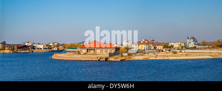 Sobborgo di Kiev con un sacco di lagune vicino al fiume Dnjepar. Foto Stock