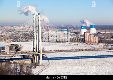 Vista aerea del ponte Obukhov nella stagione invernale con City Ring Road, San Pietroburgo, Russia Foto Stock