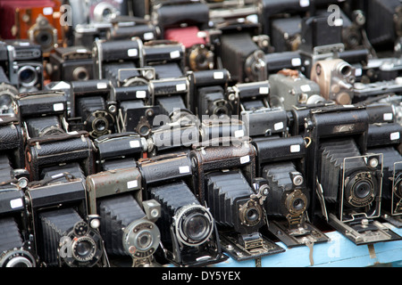 Fotocamere antiquariato Stallholders a Portobello Market - London W11 - REGNO UNITO Foto Stock