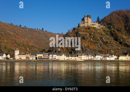 St Goarshausen con Katz Castello, Patrimonio Culturale dell'UNESCO, il fiume Reno, Renania-Palatinato, Germania Foto Stock