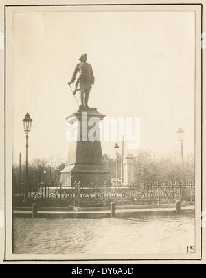 Il monumento a Pietro il grande a Taganrog, in Russia, commemora i contributi dell'imperatore russo allo sviluppo della nazione e la sua influenza nel XVIII secolo. Foto Stock