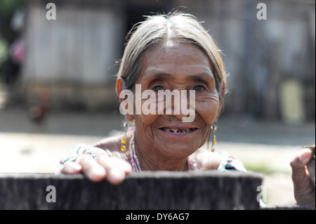 Un'anziana donna messicana in Roberto Barrios, comunità zapatista, vicino a Palenque, Messico. Foto Stock