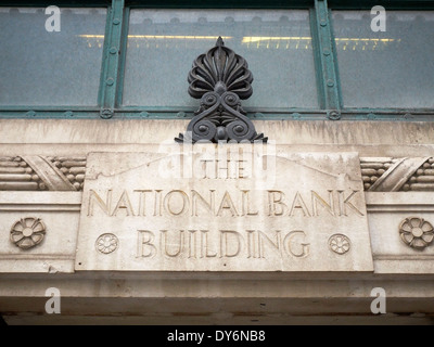 La Banca nazionale la costruzione di firmare in Liverpool Merseyside Regno Unito Foto Stock