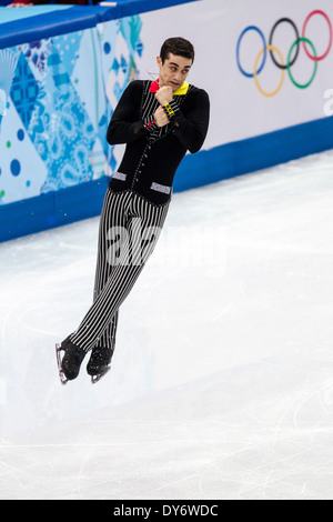 Javier Fernandez (ESP) concorrenti negli uomini della breve programma di Pattinaggio di Figura presso i Giochi Olimpici Invernali, Sochi 2014 Foto Stock