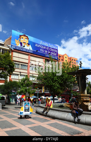 Segno incoraggiando le imprese per il rilascio ufficiale di entrate fiscali (facturas), parte di una campagna per ridurre l'evasione fiscale, La Paz, Bolivia Foto Stock