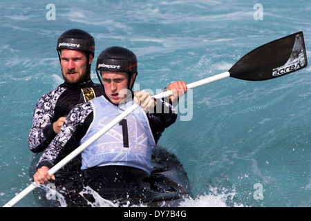 Rhys Davies & Matt Lister, Semi-Final C2 uomini GB di Canoa Slalom 2014 prove di selezione Lee Valley White Water Centre di Londra, Regno Unito Foto Stock