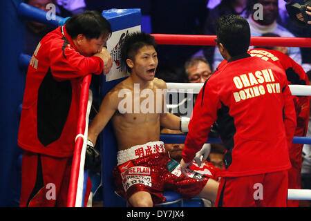 Generale Ota-City palestra, Tokyo, Giappone. 6 apr, 2014. (L a R) Hideyuki Ohashi, Naoya Inoue, Shingo Inoue (JPN), 6 aprile 2014 - Pugilato : WBC light fly peso titolo bout in generale Ota-City palestra, Tokyo, Giappone. © AFLO SPORT/Alamy Live News Foto Stock