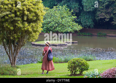 Il coreano turistico a Royal Botanical Gardens, Peradeniya, Kandy, Sri Lanka Foto Stock