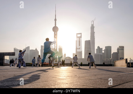 Tai Chi al Bund, Shanghai, Cina Foto Stock