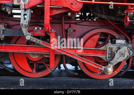 Dettaglio di un motore a vapore, linea a scartamento ridotto, Lößnitzgrundbahn presso la fermata del terminal in Radeburg, Bassa Sassonia, Germania Foto Stock