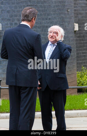 Londra, 9 marzo 2014. Presidente irlandese Michael D Higgins arriva a 10 Downing Street dove incontrerà il Primo Ministro inglese David Cameron come parte di un suo ufficiale visita di Stato nel Regno Unito. Credito: Paolo Davey/Alamy Live News Foto Stock