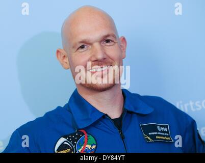 Berlino, Germania. 09Apr, 2014. Alexander Gerst, un astronauta dell'ESA (Agenzia spaziale europea), pone durante un'intervista a Berlino, Germania, 09 aprile 2014. L'astronauta lascia per la stazione spaziale internazionale (International Space Station) dal spaceport di Baikonur. Foto: Britta pedersen/dpa/Alamy Live News Foto Stock