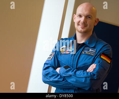 Berlino, Germania. 09Apr, 2014. Alexander Gerst, un astronauta dell'ESA (Agenzia spaziale europea), pone durante un'intervista a Berlino, Germania, 09 aprile 2014. L'astronauta lascia per la stazione spaziale internazionale (International Space Station) dal spaceport di Baikonur. Foto: Britta pedersen/dpa/Alamy Live News Foto Stock