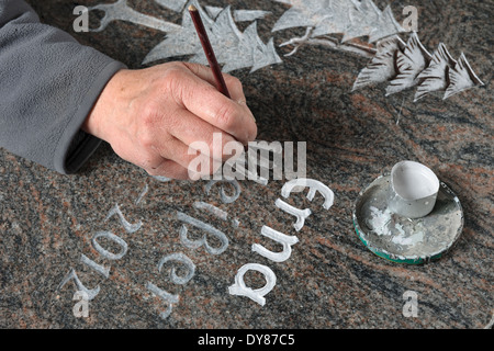 Germania, Stone Mason produzione pietra grave Foto Stock