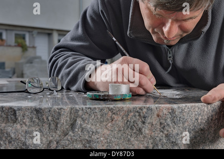 Germania, Stone Mason produzione pietra grave Foto Stock