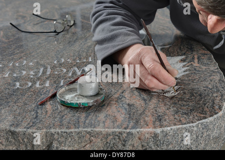 Germania, Stone Mason produzione pietra grave Foto Stock