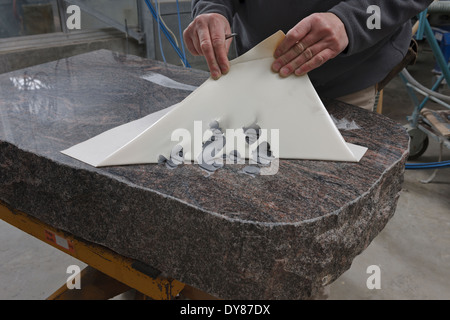 Germania, Stone Mason produzione pietra grave Foto Stock