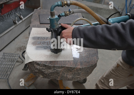 Germania, Stone Mason produzione pietra grave Foto Stock