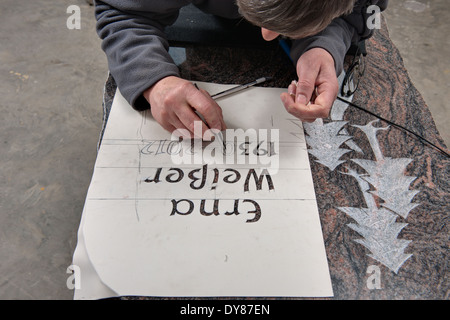 Germania, Stone Mason produzione pietra grave Foto Stock