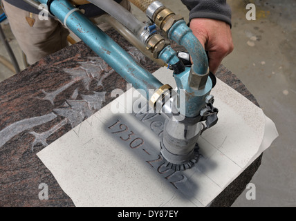 Germania, Stone Mason produzione pietra grave Foto Stock