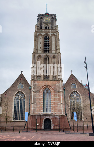 La chiesa gotica di San Lorenzo (Olandese: Grote di Laurenskerk St), punto di riferimento della città e la più antica costruzione a Rotterdam, Olanda. Foto Stock