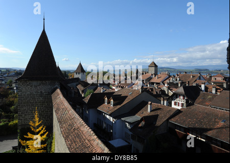 La Svizzera, nel cantone di Friburgo, Morat, Morat, tetti, torre medievale, Foto Stock
