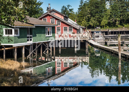 Case su palafitte, Boardwalk villaggio a Telegraph Cove, Nord Isola di Vancouver, British Columbia, Canada Foto Stock