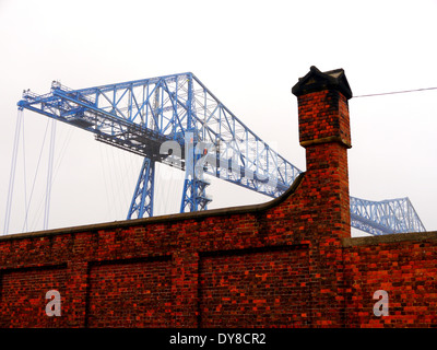 Transporter storico ponte che attraversa il Fiume Tees a Middlehaven, Middlesbrough, Teesside, Inghilterra, Regno Unito. Foto Stock