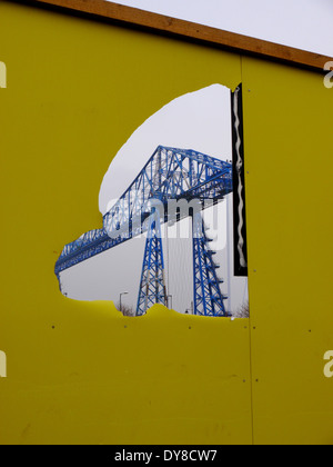 Immagine astratta della storica vettura transporter bridge a Middlehaven, Middlesbrough, Teesside, UK, varcando il Fiume Tees Foto Stock