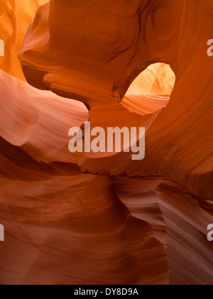 Vista di Antelope Canyon, un famoso canyon slot nella riserva Navajo, vicino pagina, AZ Foto Stock