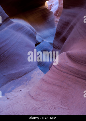 Vista di Antelope Canyon, un famoso canyon slot nella riserva Navajo, vicino pagina, AZ Foto Stock