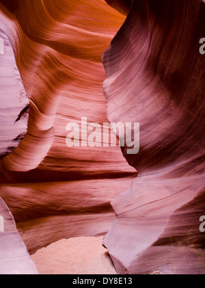 Vista di Antelope Canyon, un famoso canyon slot nella riserva Navajo, vicino pagina, AZ Foto Stock