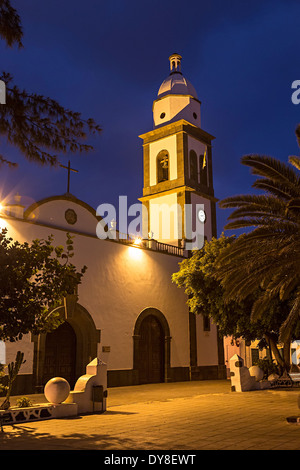 Chiesa di notte, Arrecife, Lanzarote, Isole Canarie, Spagna Foto Stock
