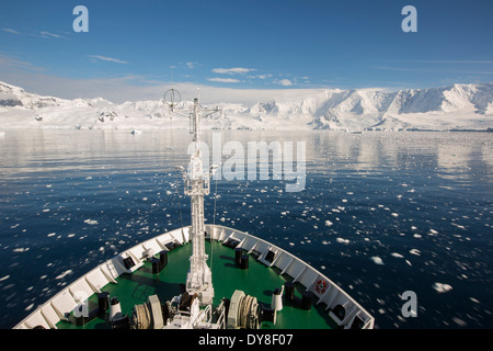 Il ponte della Akademik Sergey Vavilov, un rafforzamento del ghiaccio nave per una crociera spedizione in Antartide Foto Stock