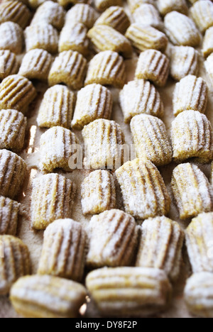 Non cotte fresche gnocchi fatti in casa con farina di grano duro Foto Stock