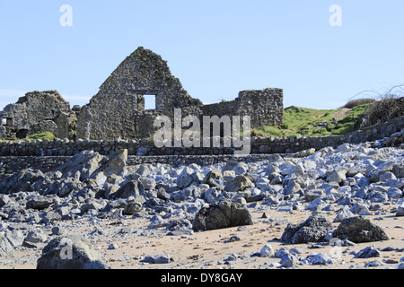 Rovine del Salthouse, Port Eynon punto, Penisola di Gower, il Galles, la Gran Bretagna, Regno Unito, Gran Bretagna, Europa Foto Stock