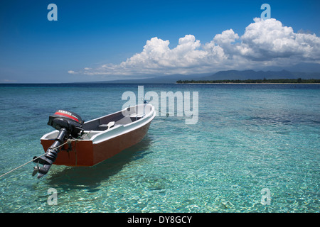 Barche ormeggiate a Gili Air, di Lombok, Indonesia, Asia Foto Stock