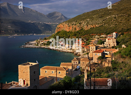 Limeni, uno dei più bei borghi marinari di Mani regione, Laconia, Peloponneso. Foto Stock