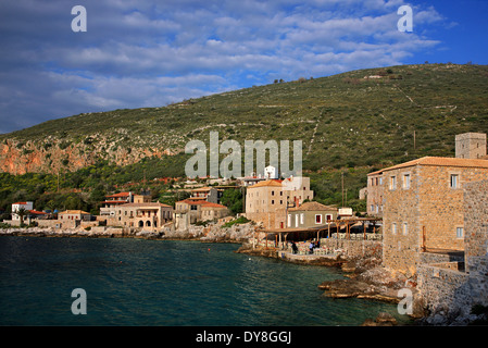 Limeni, uno dei più bei borghi marinari di Mani regione, Laconia, Peloponneso. Foto Stock