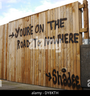 Esempio di graffito / graffiti nel paesaggio urbano. newcastle upon tyne, nel nord est dell'Inghilterra, Regno Unito. Foto Stock