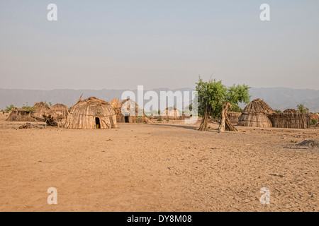 Africa rurale, capanne tradizionali dell'Arbore persone, Valle dell'Omo di Etiopia Foto Stock