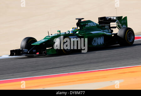 Manama, Bahrain. 9 Apr 2014. Caterham di Marcus Ericsson rigidi durante il periodo della Formula 1 test sul circuito di Sakhir in Manama, Bahrein, il 9 aprile 2014. Credito: Hasan Jamali/Xinhua/Alamy Live News Foto Stock