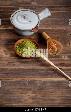 Matcha tè tè e frusta Foto Stock