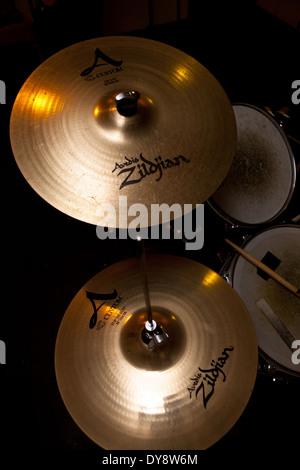 Zildjian cembali sul Drum Kit Foto Stock