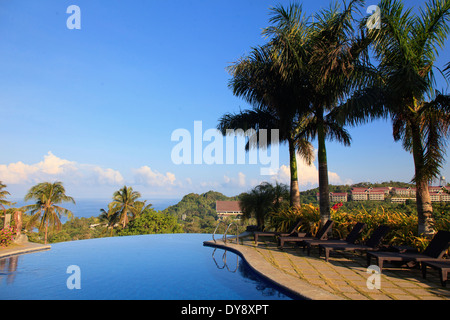 Filippine, Visayas Boracay Island Resort affacciato sulla spiaggia di sabbia bianca Foto Stock