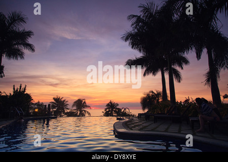 Filippine, Visayas Boracay Island Resort affacciato sulla spiaggia di sabbia bianca Foto Stock