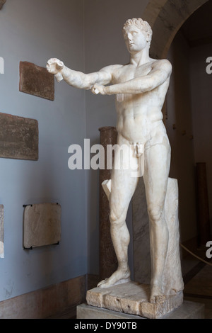 ' Apoxyomenos (il raschiatore), i secolo d.c. (BC) copia romana di originale greco da Lisippo, c. 320 a.e.v., il Museo del Vaticano, Roma Italia Foto Stock