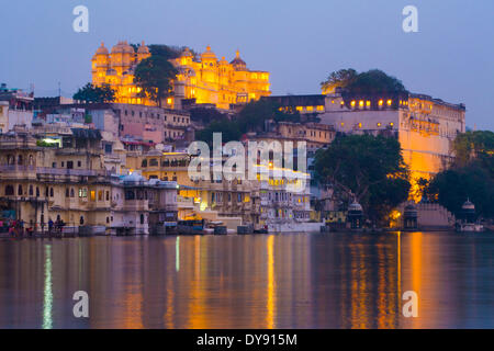 Palazzo, Maharana, Pichola, lago Pichola, Udaipur, Rajasthan, Asia, India, lago, notte, illuminato, Foto Stock