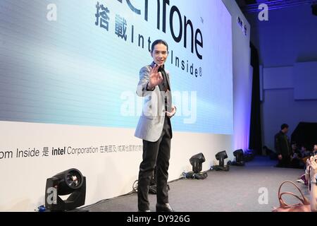 Taipei Cinese. 8 apr, 2014. Il cantante Jam Hsiao assiste l'attività commerciale di Taipei, Cina martedì 8 aprile 2014. © TopPhoto/Alamy Live News Foto Stock